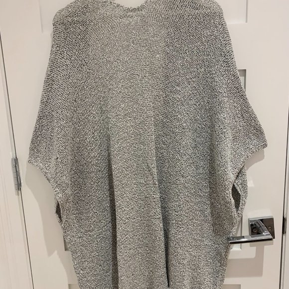 Aritzia | Community 'Ionic Cape' - Picture 5 of 6